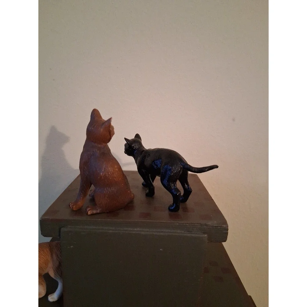 Miniature 7 Cats Figure Lot of Hard Plastic. 2 